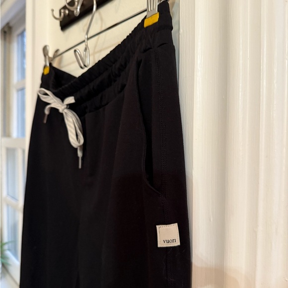 Vuori Black Jogger Pants. Great condition. Only worn once - Picture 3 of 6